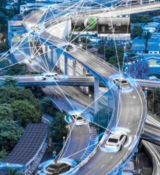 Bild einer via 5G vernetzten Autobahn | © Shutterstock